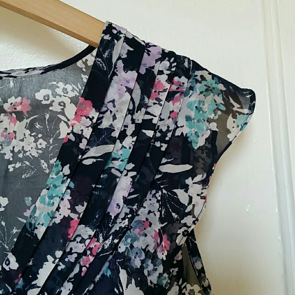 LOFT floral blouse - Picture 3 of 4